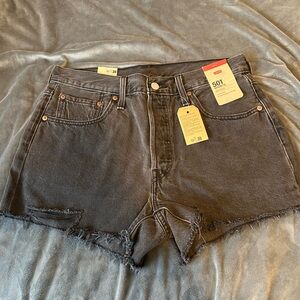 NWT Levi’s 501 black wash Jean shorts size 30